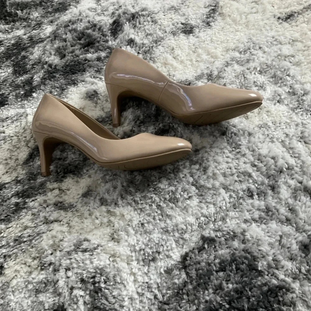 Stiletto‎ pumps neutral nude heels